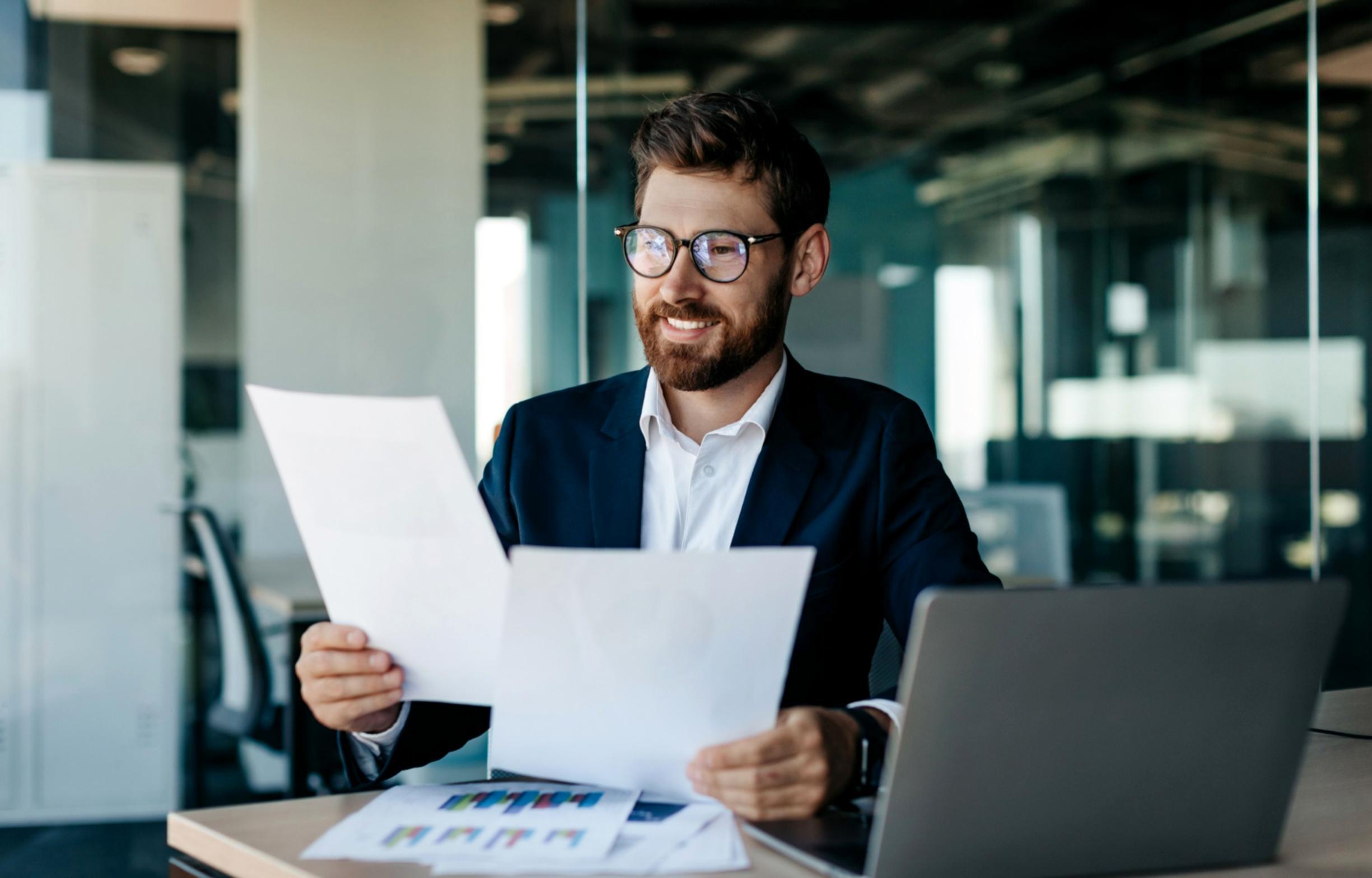 Студентка за роботою над культурним оглядом